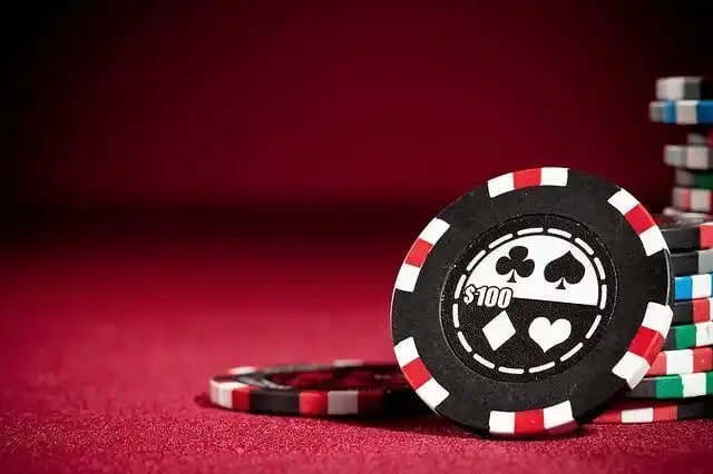 Gem Saviour app icon and home screen on Android phone showing casino games and live tables